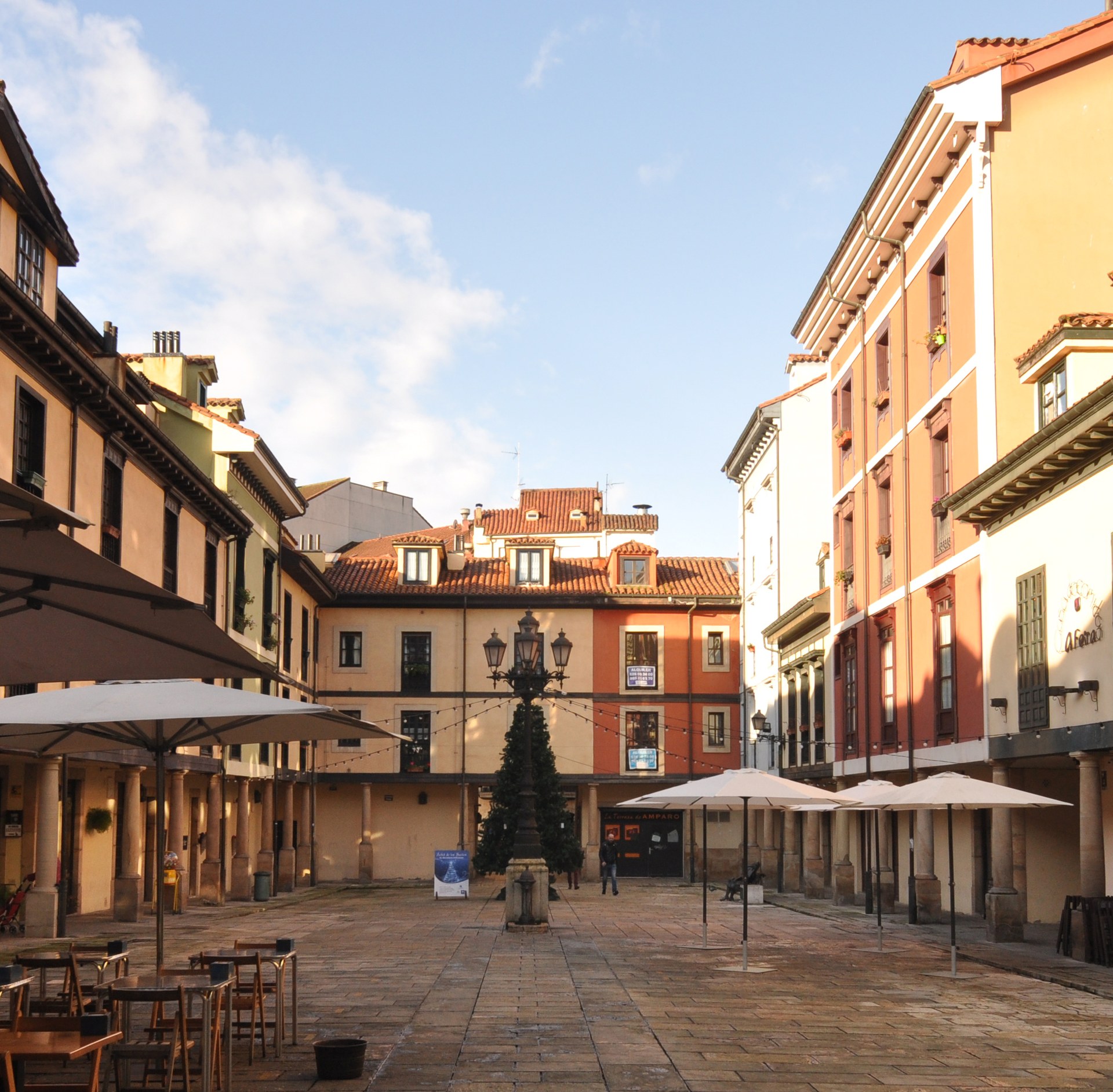 Plaza del Fontán Oviedo — pórticos rehabilitados